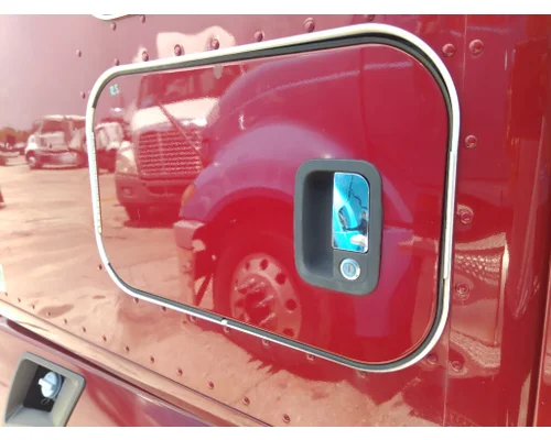 KENWORTH T680 DOOR, COMPARTMENT
