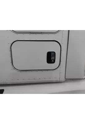 KENWORTH T680 DOOR, COMPARTMENT