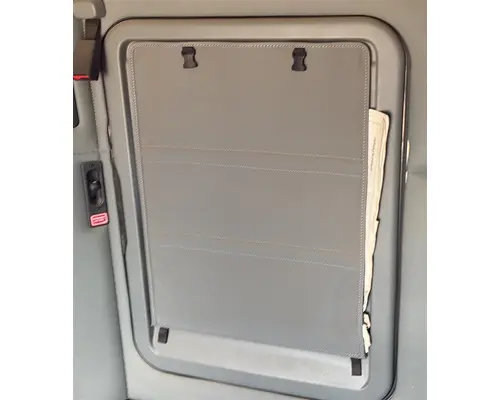 KENWORTH T680 DOOR, COMPARTMENT