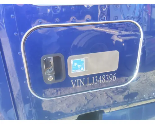 KENWORTH T680 DOOR, COMPARTMENT