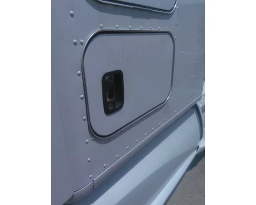 KENWORTH T680 DOOR, COMPARTMENT