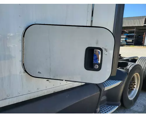 KENWORTH T680 DOOR, COMPARTMENT