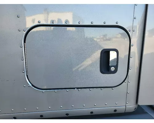 KENWORTH T680 DOOR, COMPARTMENT