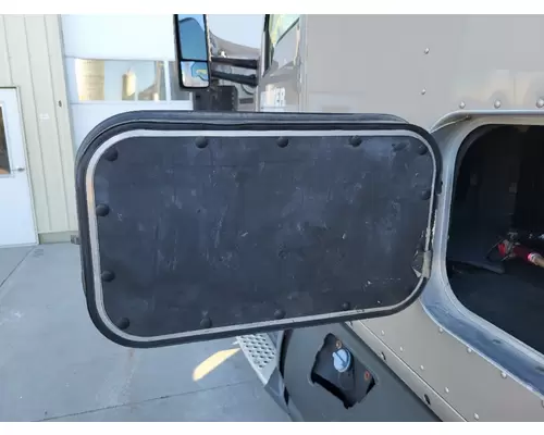 KENWORTH T680 DOOR, COMPARTMENT