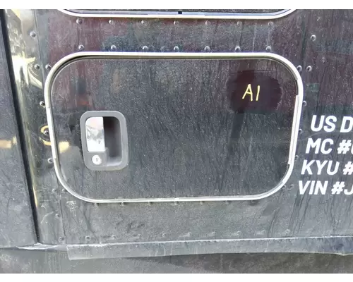 KENWORTH T680 DOOR, COMPARTMENT