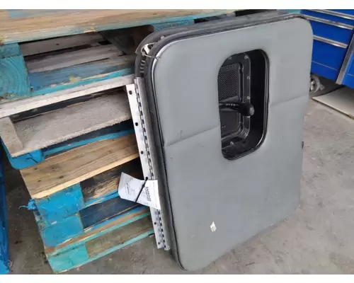 KENWORTH T680 DOOR, COMPARTMENT