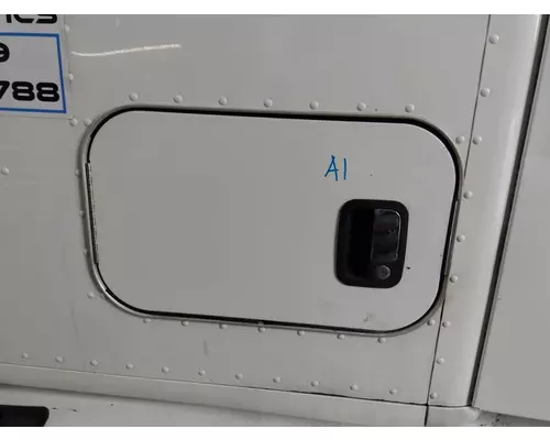 KENWORTH T680 DOOR, COMPARTMENT
