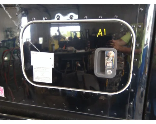 KENWORTH T680 DOOR, COMPARTMENT