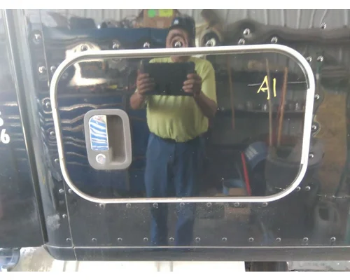 KENWORTH T680 DOOR, COMPARTMENT