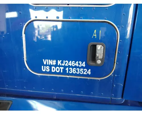 KENWORTH T680 DOOR, COMPARTMENT