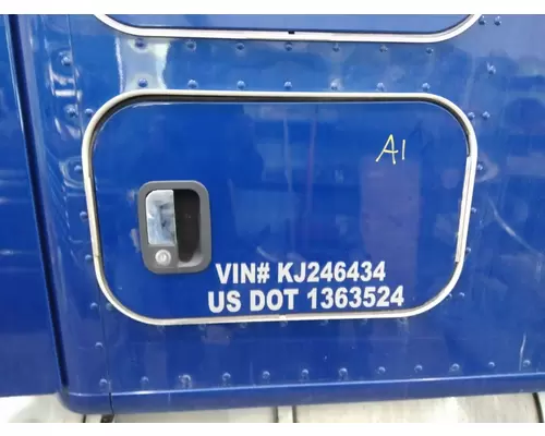 KENWORTH T680 DOOR, COMPARTMENT