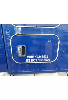 KENWORTH T680 DOOR, COMPARTMENT
