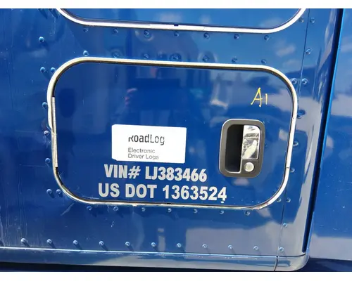 KENWORTH T680 DOOR, COMPARTMENT