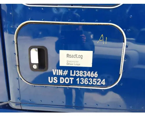 KENWORTH T680 DOOR, COMPARTMENT