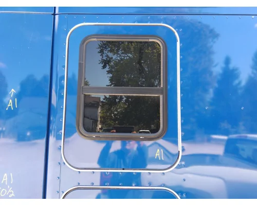 KENWORTH T680 DOOR, COMPARTMENT