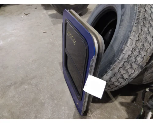 KENWORTH T680 DOOR, COMPARTMENT