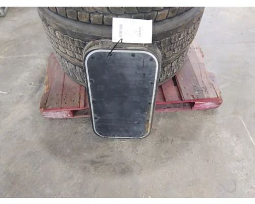 KENWORTH T680 DOOR, COMPARTMENT