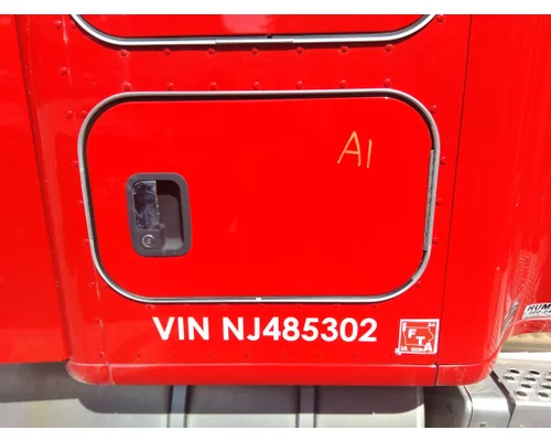 KENWORTH T680 DOOR, COMPARTMENT