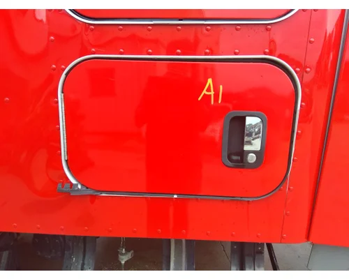 KENWORTH T680 DOOR, COMPARTMENT