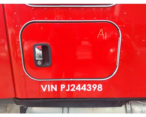 KENWORTH T680 DOOR, COMPARTMENT