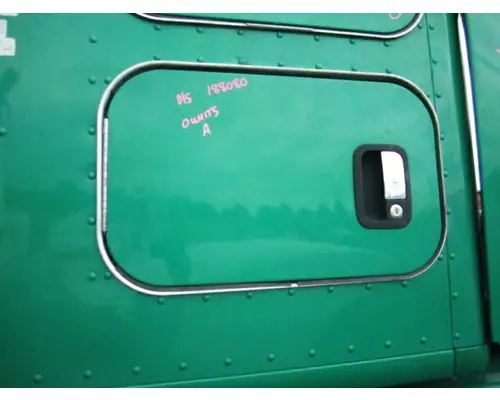 KENWORTH T680 DOOR, COMPARTMENT