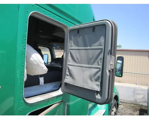 KENWORTH T680 DOOR, COMPARTMENT