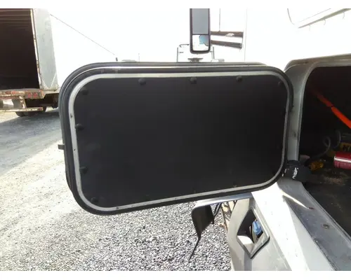 KENWORTH T680 DOOR, COMPARTMENT