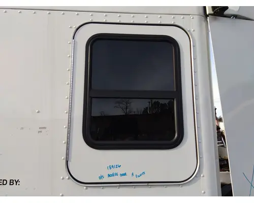 KENWORTH T680 DOOR, COMPARTMENT