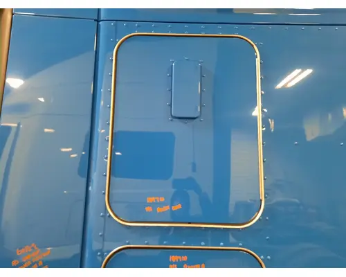 KENWORTH T680 DOOR, COMPARTMENT