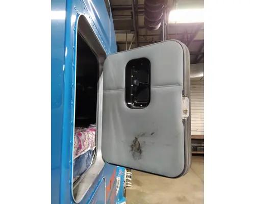 KENWORTH T680 DOOR, COMPARTMENT