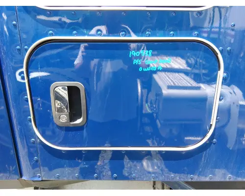 KENWORTH T680 DOOR, COMPARTMENT