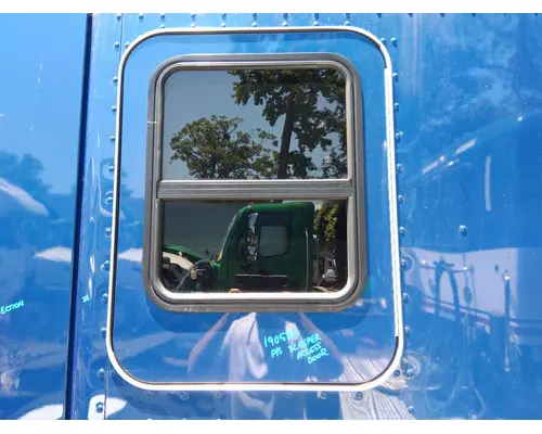 KENWORTH T680 DOOR, COMPARTMENT