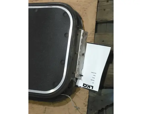 KENWORTH T680 DOOR, COMPARTMENT