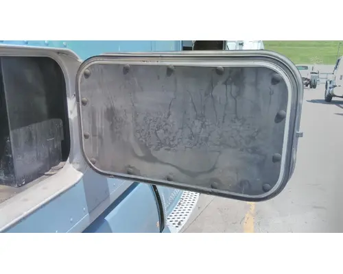 KENWORTH T680 DOOR, COMPARTMENT
