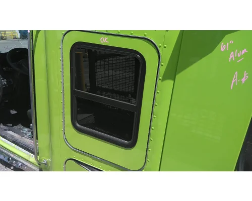 KENWORTH T680 DOOR, COMPARTMENT