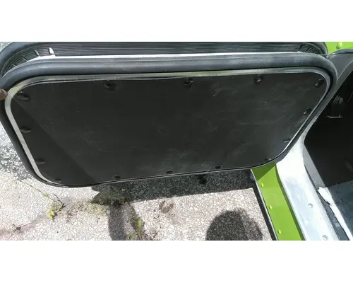 KENWORTH T680 DOOR, COMPARTMENT