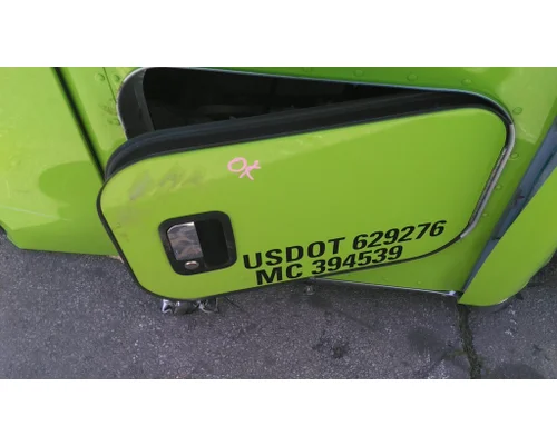 KENWORTH T680 DOOR, COMPARTMENT