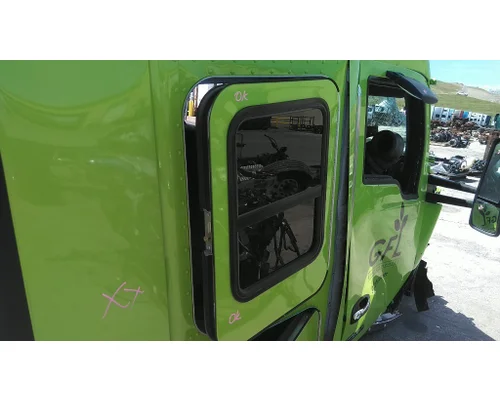 KENWORTH T680 DOOR, COMPARTMENT