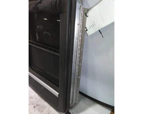 KENWORTH T680 DOOR, COMPARTMENT