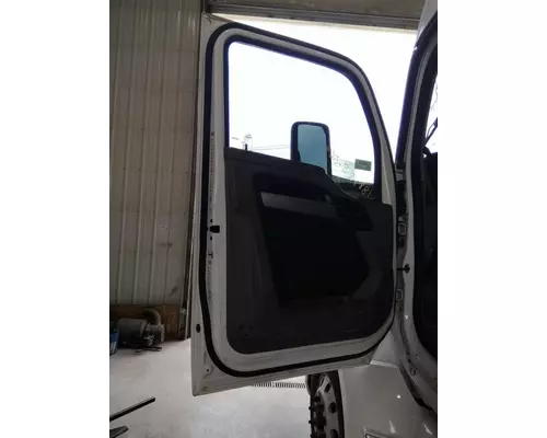 KENWORTH T680 DOOR ASSEMBLY, FRONT