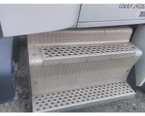 KENWORTH T680 DPF STEP