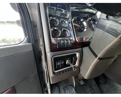 KENWORTH T680 Dash Assembly