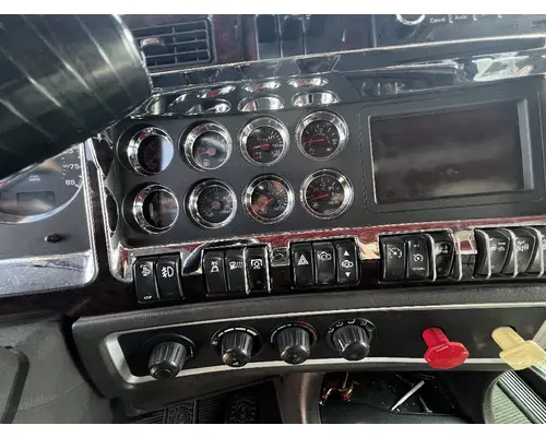 KENWORTH T680 Dash Assembly