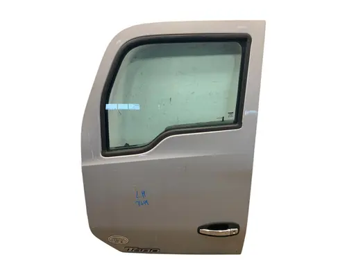 KENWORTH T680 Door Assembly, Front