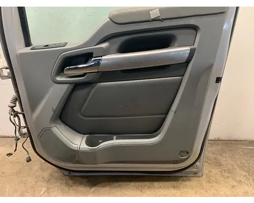 KENWORTH T680 Door Assembly, Front