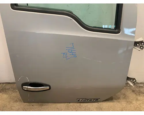 KENWORTH T680 Door Assembly, Front