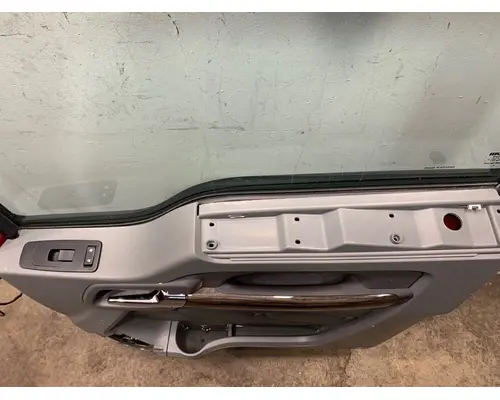 KENWORTH T680 Door Assembly, Front
