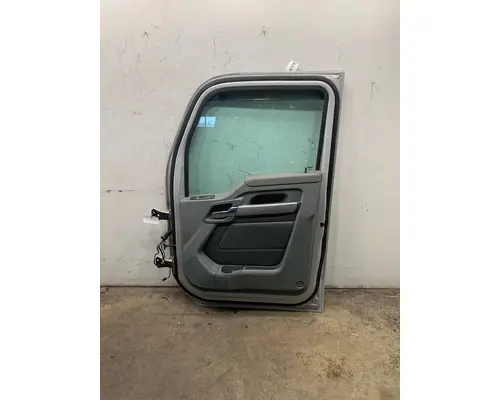 KENWORTH T680 Door Assembly, Front