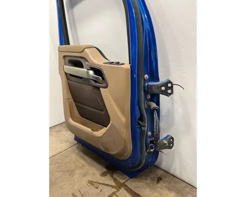 KENWORTH T680 Door Assembly, Front