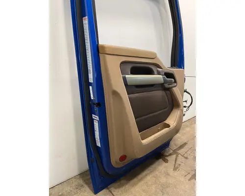 KENWORTH T680 Door Assembly, Front